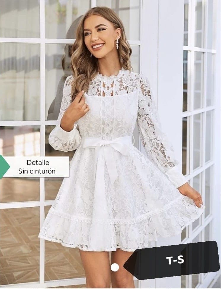 Vestido corto de encaje manga larga con volantes