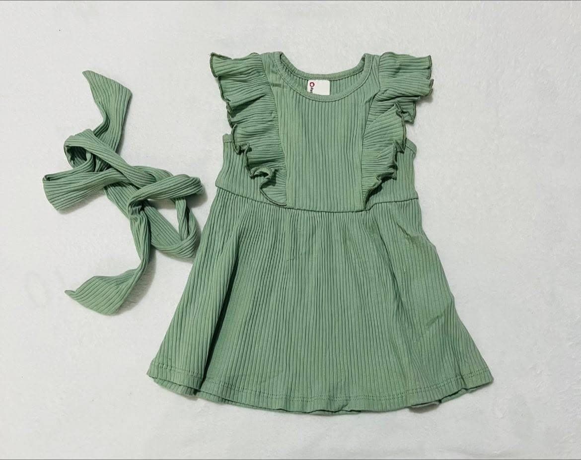 Vestido de niña acanalado con volantes